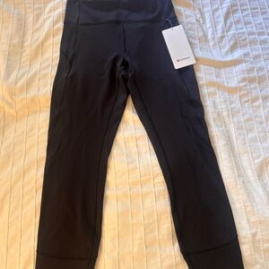 Lululemon in movement 25 size 8
